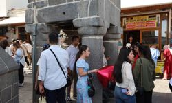 Nê kesî dormeleyê Minareya Çarlinge de se kenî?