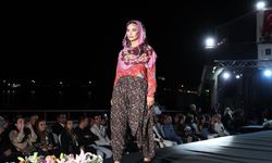 Dêrsîm de feribot ser o defîleyê kincan