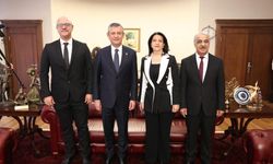 Heyetê Îmralîyî Serekê CHP Ozgur Ozel zîyaret kerd