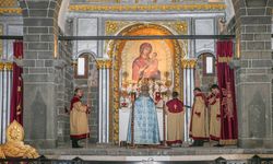 Dêra Surp Gîragosî ya Amedî de ayînê Noelî