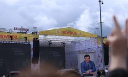 Amed de coşê Newrozî: Hezaran kesî herikîyayî meydan