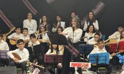 Koroyê Perperikê Usarî yê Dêrsimî ra konsêro Zazakî