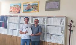 Nuştoxê ma Bahrî Çabukî tezê xo yo bi Zazakî qedîna û mezun bi