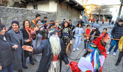Dîyarbekir de coşa Serê Salê: Pîrozkerdişî dewam kenê