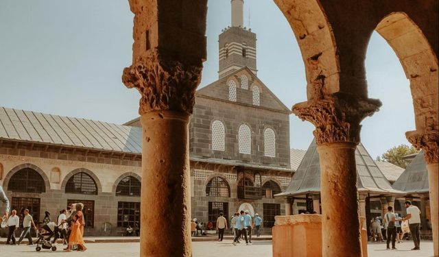 Gelo Dîyarbekir de çend Camîyî estê û çi wext ameyê viraştiş?