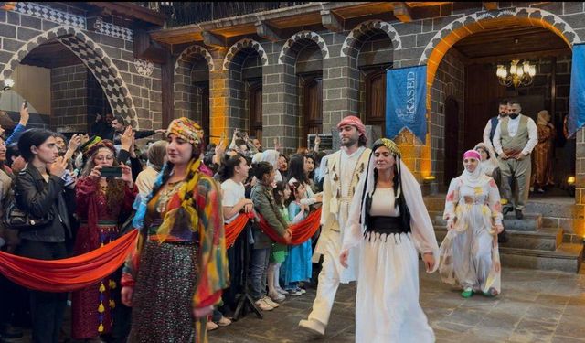 Amed de defîleya şal û şapikan