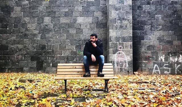 Amed de yew rojnameger nêweşîya xo ver şîyo heqîya xo ser