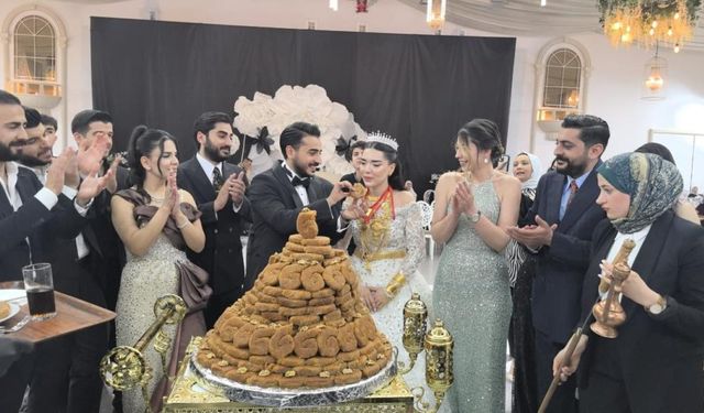 Veyveyêkê Dîyarbekirî de  herinda pasta de qadayîfe!