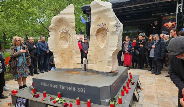 Seba Terteleyê Dêrsimî, Almaya de abîdeyêk virazîyayo