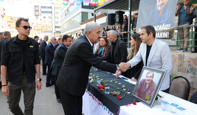 Serekê Şaxa Amedî ya AK Partî, şi tazîyeya DEM Partî