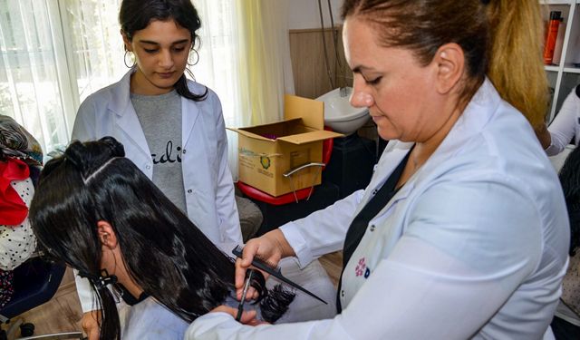 Cinîyê Dîyarbekirî kare kuaforî musenê