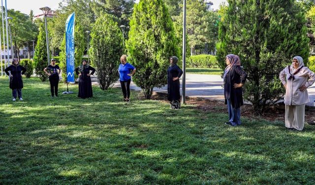 Cinîyê Amedî parkan de spor kenê