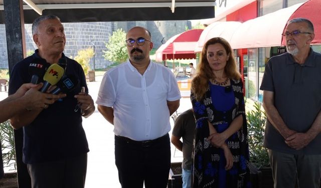 Nuştox û weşangerê Kurdan Dîyarbekir de ameyî têhet