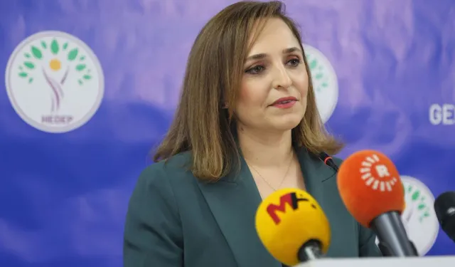 Heyetê DEM Partî do Abdullah Ocalanî reyde pêvînayîş virazo