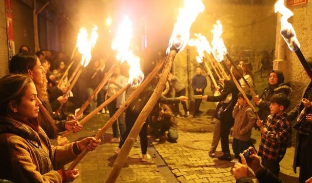 Amed de cinîyan vera şîdetî vengê xo berz kerd