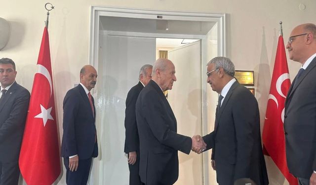 Heyetê Îmraliyî Meclîs de bi Bahçelîyî dir ame têhet