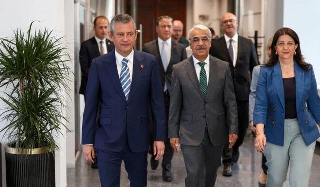 Heyetê Îmralî û Serekê CHPyî kom benê