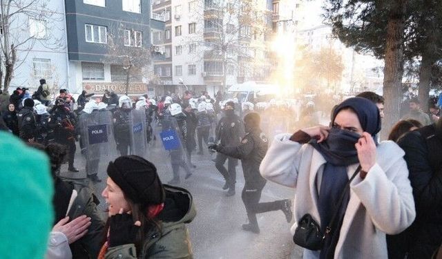 Amed de semedê Rojava ameyî pêser la polîsan midaxele kerd