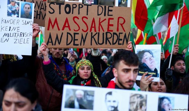 Berlin de vera Ahmed Şerî protesto: Sûcdarê qetlîaman o