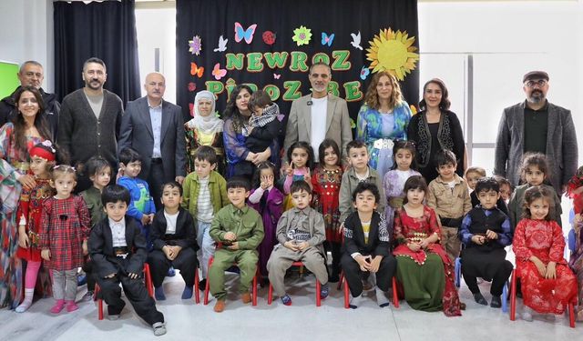 Zarokistan Perperike de coşê Newrozî