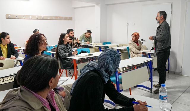 Şaredarîya Amedî ra kursê Zazakî û Kurmanckî