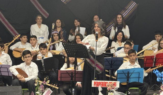 Koroyê Perperikê Usarî yê Dêrsimî ra konsêro Zazakî