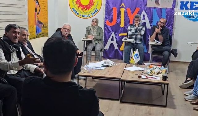 Dengbêj û şaîranê Erxenî bi vengê xo paştî da kursê Zazakî yê Erxenî