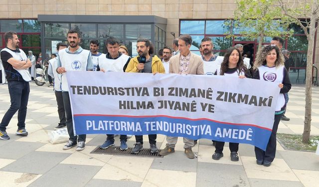 Amed de semedê xizmeyê weşîye ya bi Kurdkî protesto