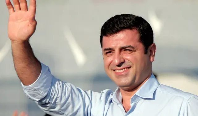 Des  serrî vîyartî: Selahattîn Demîrtaş çira nêno veradayîş?