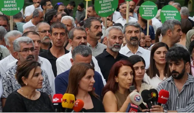 Amed de rayîrşîyayîş: Waştişê perwerdeyê bi ziwanê dadîye û statuyê kurdkî