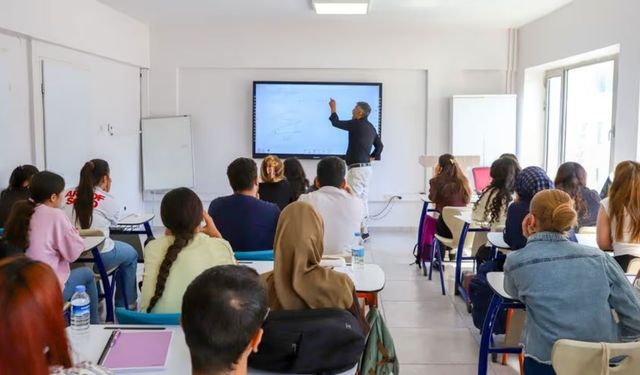 Zazakî zî esta: Akademîyan de demê perwerdeyî yê neweyî dest pêkerd