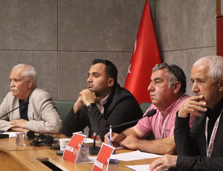 Ehmedê Bira forumê Amedî de derheqê çareserîyan de pêşkêşîyêk kerd