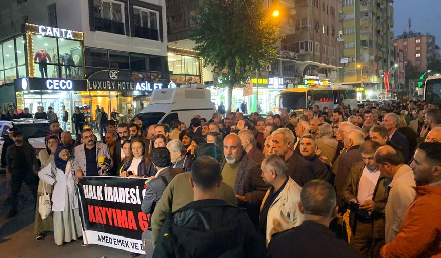 Amede de polîtîkaya qeyûman amey protestokerdiş