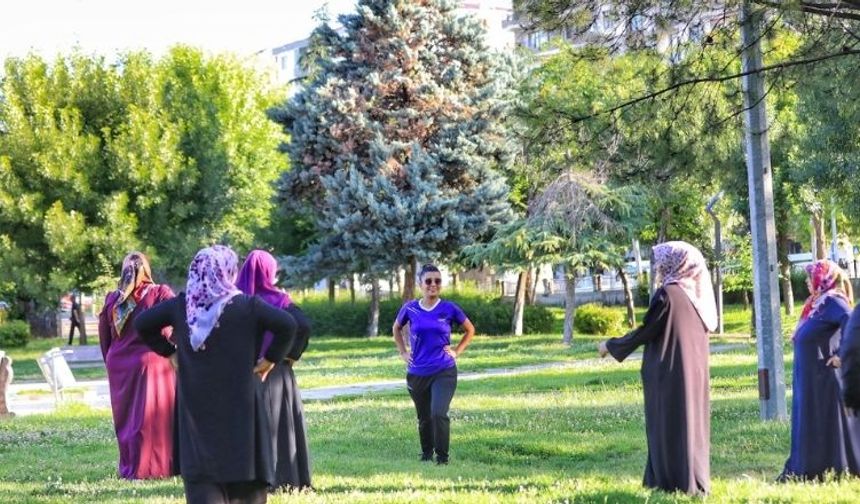 Cînîyê Dîyarbekirî parkan de spor kenê