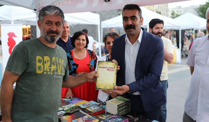 Rojanê Kitabanê Kurdkî Dest Pêkerd