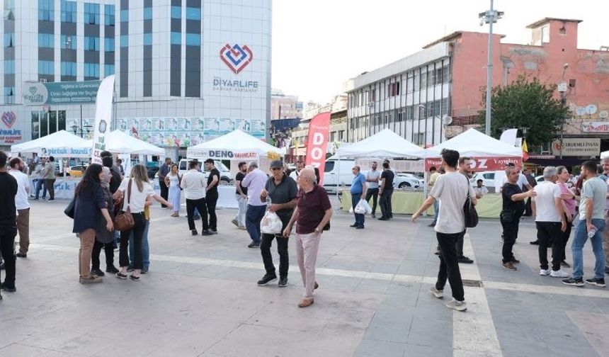 Amed de Rojê Kitabanê Kurdî peynî bîy