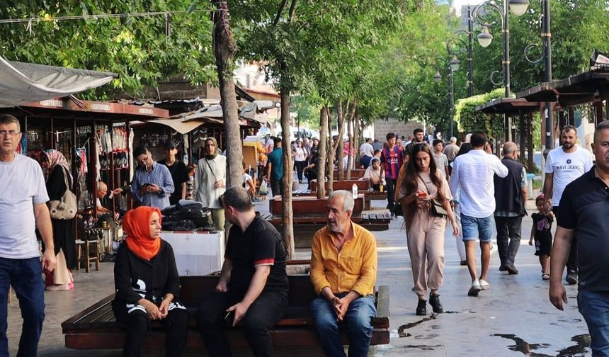 TUİK: Nufusê Amedî pîr bîyo, Riha ciwan mendo