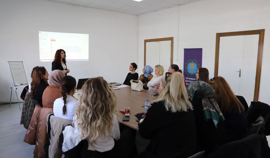 Cinîyanê şofêran ê Amedî rê perwerdeyê seypêyîya cinsîyetê komelkî