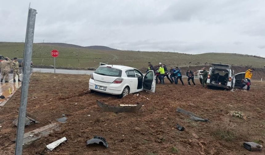 Çewlîg de qezaya: 13 kesî birîndar bîyî