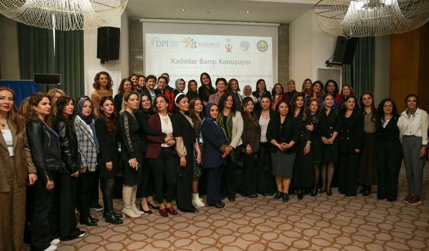 Amed de ‘Cinîyî Aştîye Qisey Kenê’