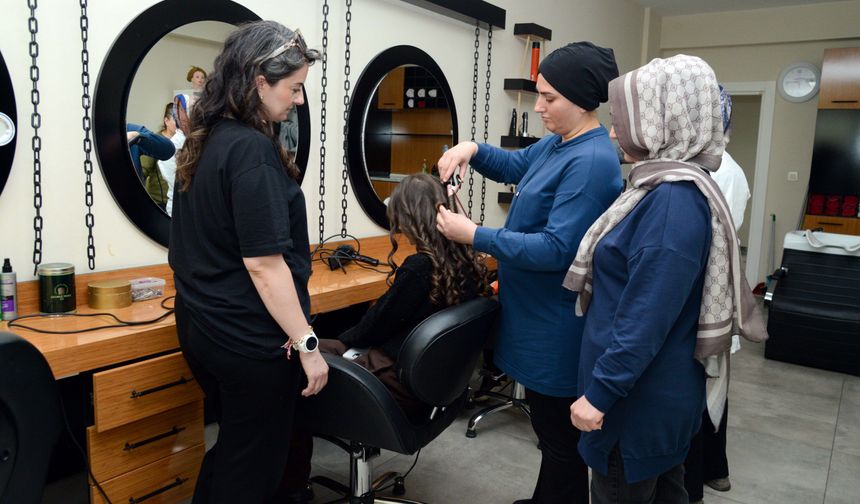 Cinîyê Amedî DÎSMEK de benê wayîrê meslekan