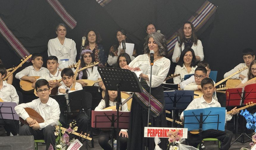 Koroyê Perperikê Usarî yê Dêrsimî ra konsêro Zazakî