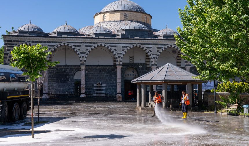 Amed de verê roşanî camîyî yenê şutiş