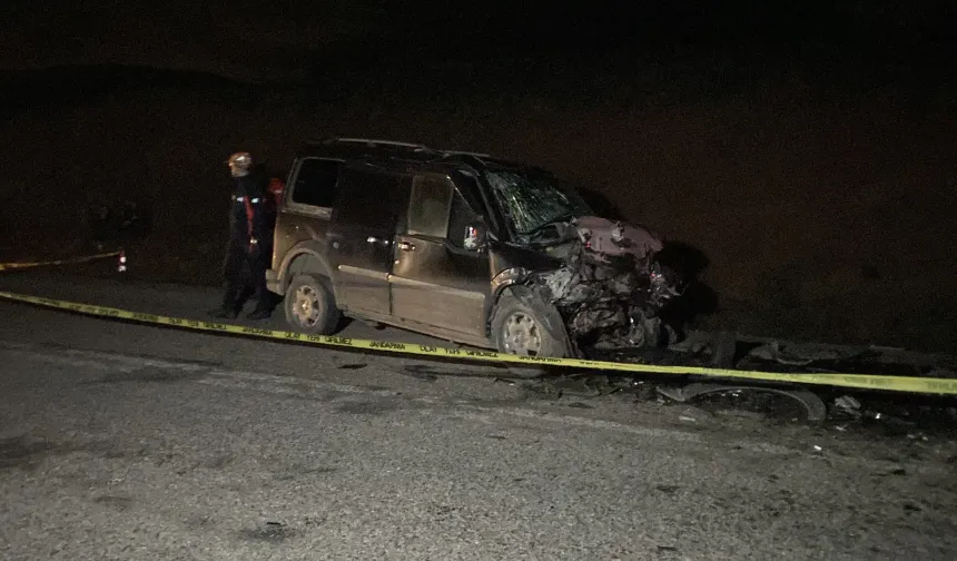 SÊWAZ: Di otomobîlan qeza kerd: 3 kesî merdî