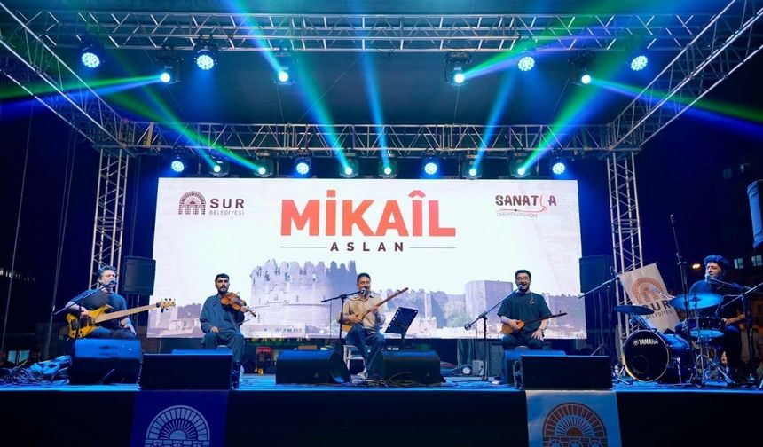 Mikalî Aslanî Amed de konser da şarî