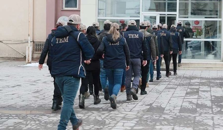 Amed de kesê ke şîbî taziye înan ra des kesî ameyî girewtiş