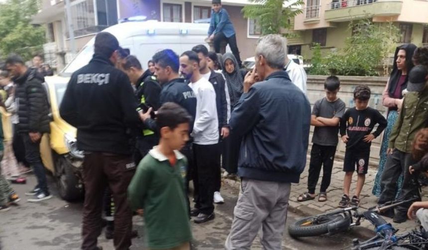 Çewlîg de Taksî da bîsîklete ro, 2 kesî birîndar bîy