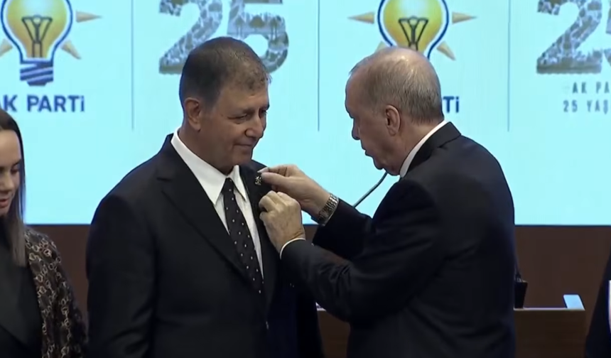 Serekê Şaredarîya Îzmîrî Cemil Tugay zî şîyo AKP