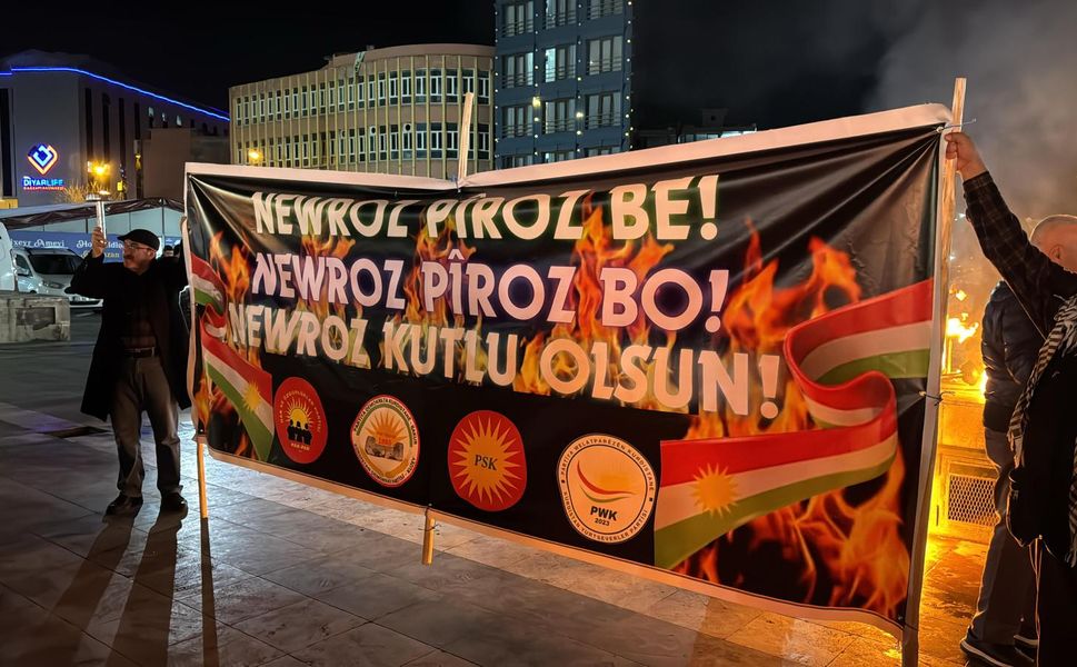 HAK-PAR, PDK-BAKUR, PSK, PWKyî Amed de, bi meşaleyan Newroze pîroz Kerd