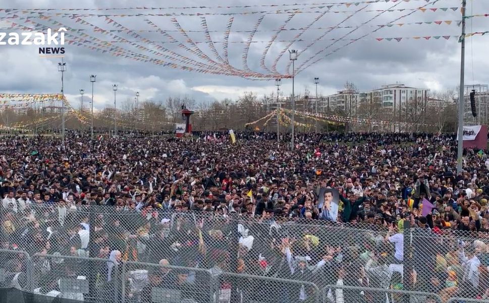 Newroza Amedî dest pêkerda